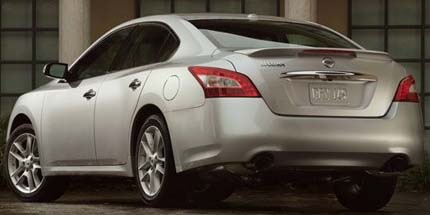 2009-Nissan-Maxima-Back