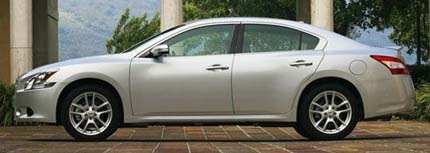 2009-Nissan-Maxima-Side