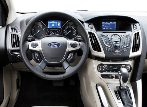 Ford-Focus_2011_06