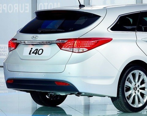 Hyundai-i40_2012_chico1